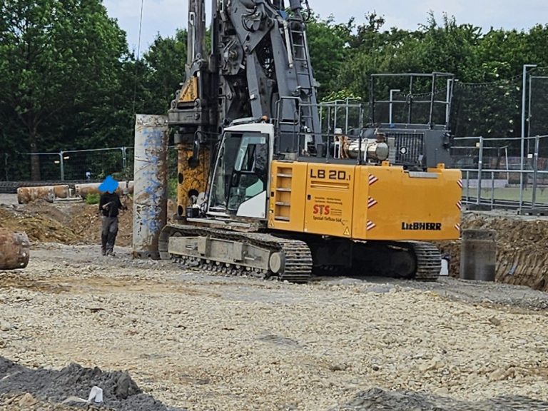 Es tut sich was mit schwerem Gerät!